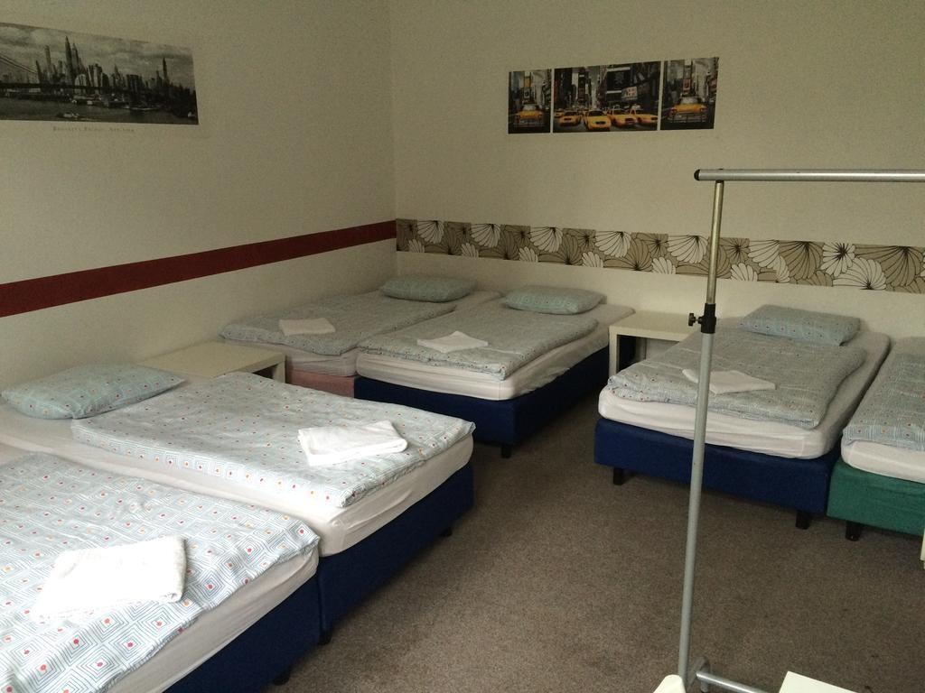 Charles Square Hostel Praga Cameră foto