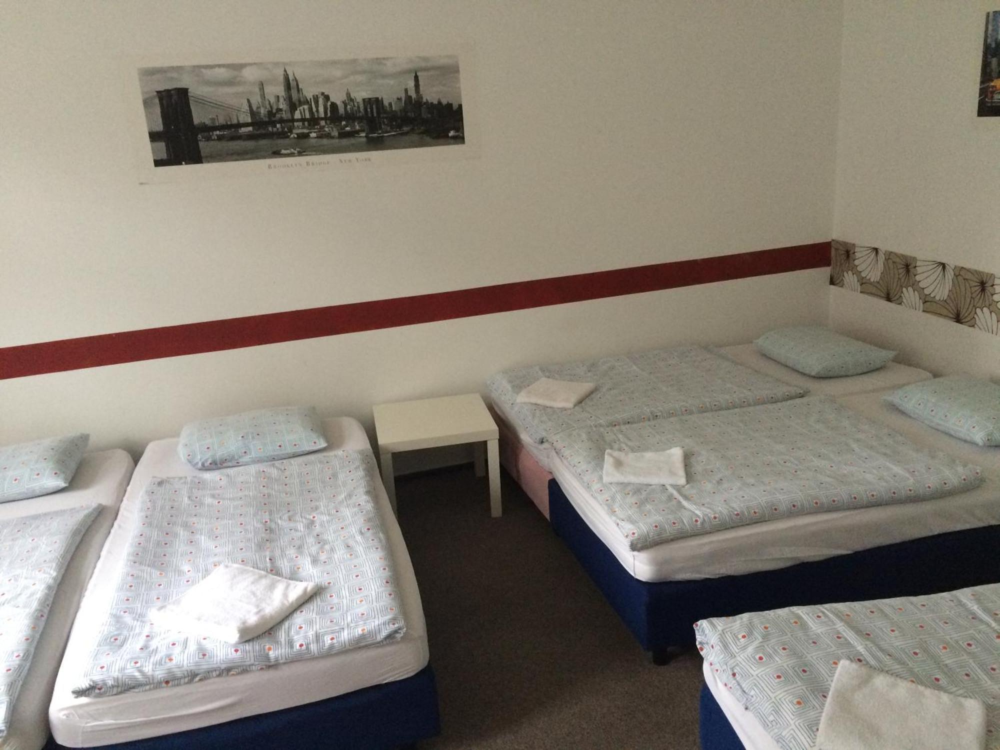 Charles Square Hostel Praga Cameră foto