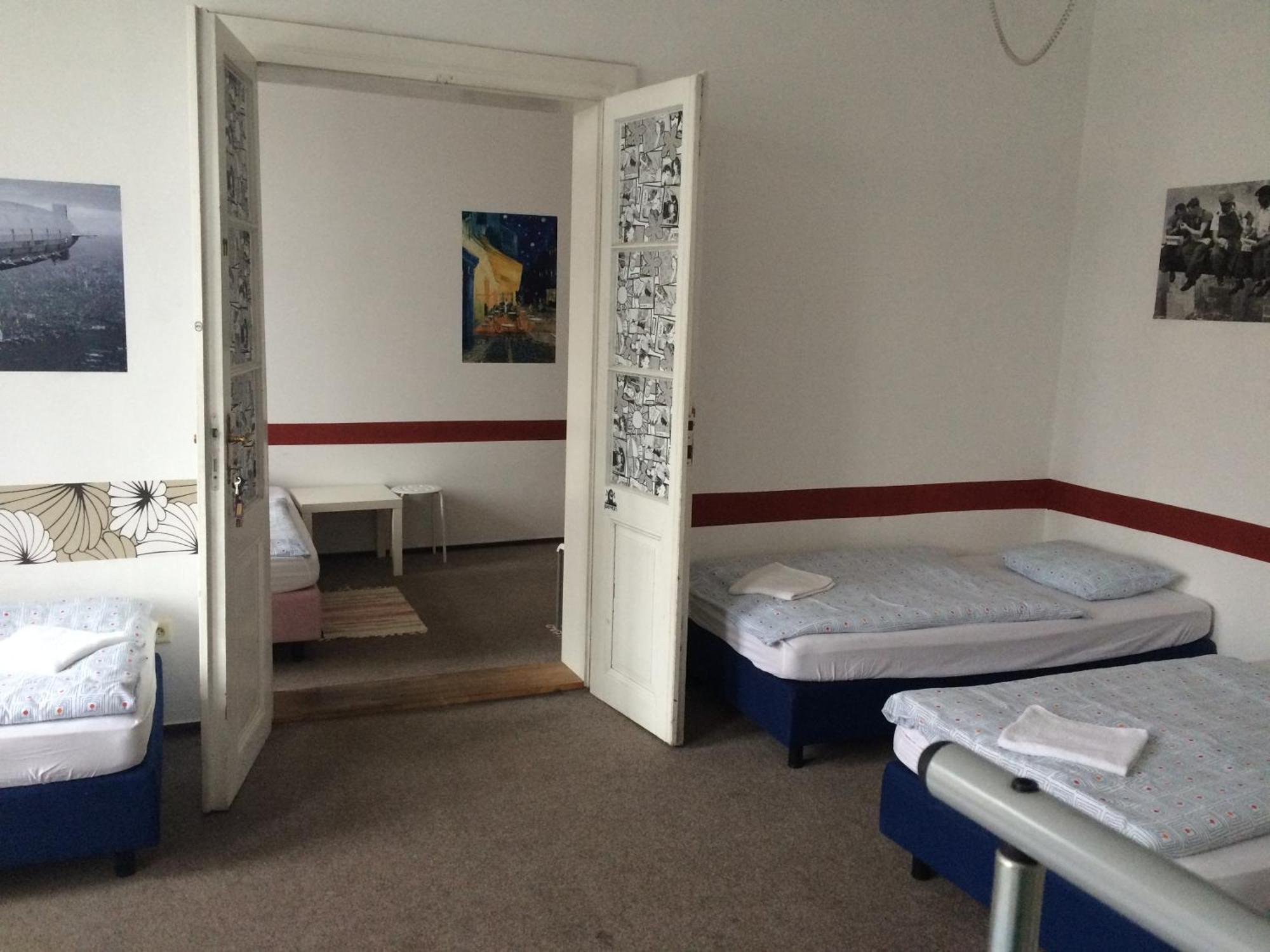 Charles Square Hostel Praga Cameră foto